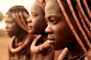 非洲原始部落：“赤裸”为美，常年袒露上身，多数男子活不过15岁